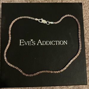 Anklet comes with box and bag